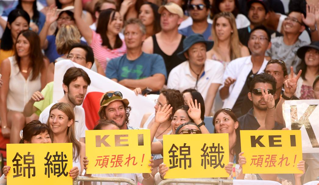 Australian Open, terzo turno: fan di Kei Nishikori durante il match con Steve Johnson (Afp)